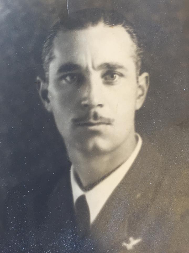 Grazie pap&agrave;, quanto eri bello con la tua divisa da pilota, la tua passione, i tuoi sogni, semplice e complicato, Questo &egrave; l'amore per sempre. (Rosamaria Sofia Cristina)