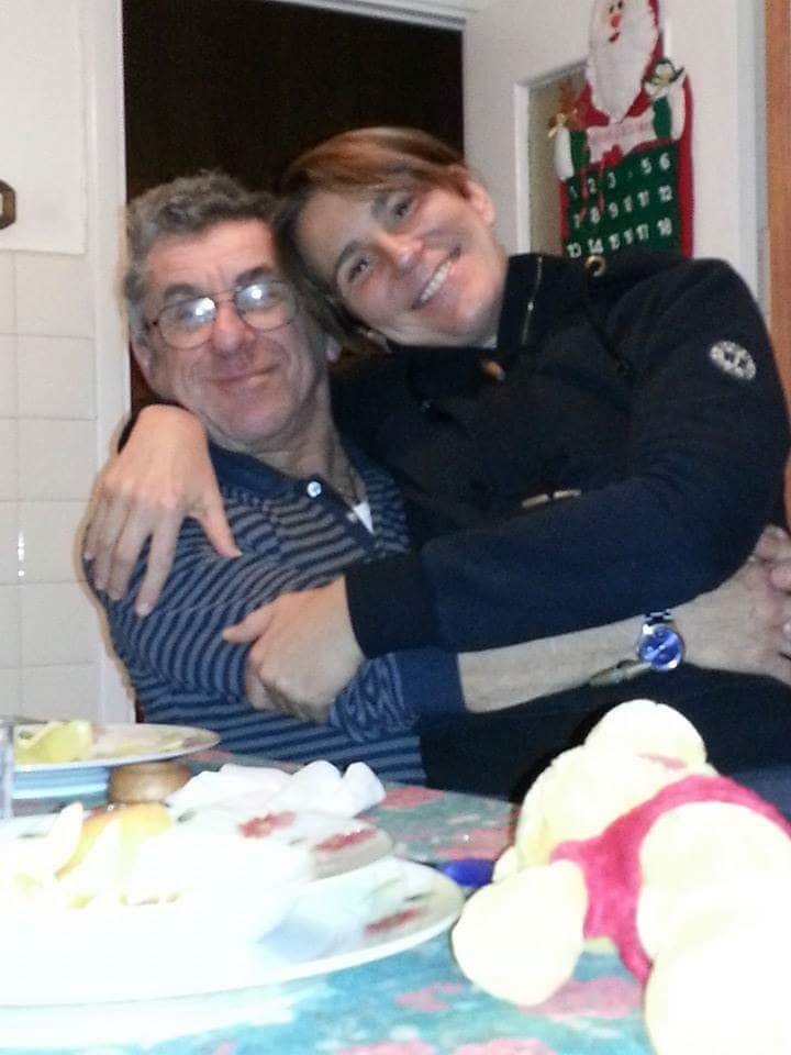 Un abbraccio vale pi&ugrave; di mille parole ... Papi the best!! (Laura Parodi)